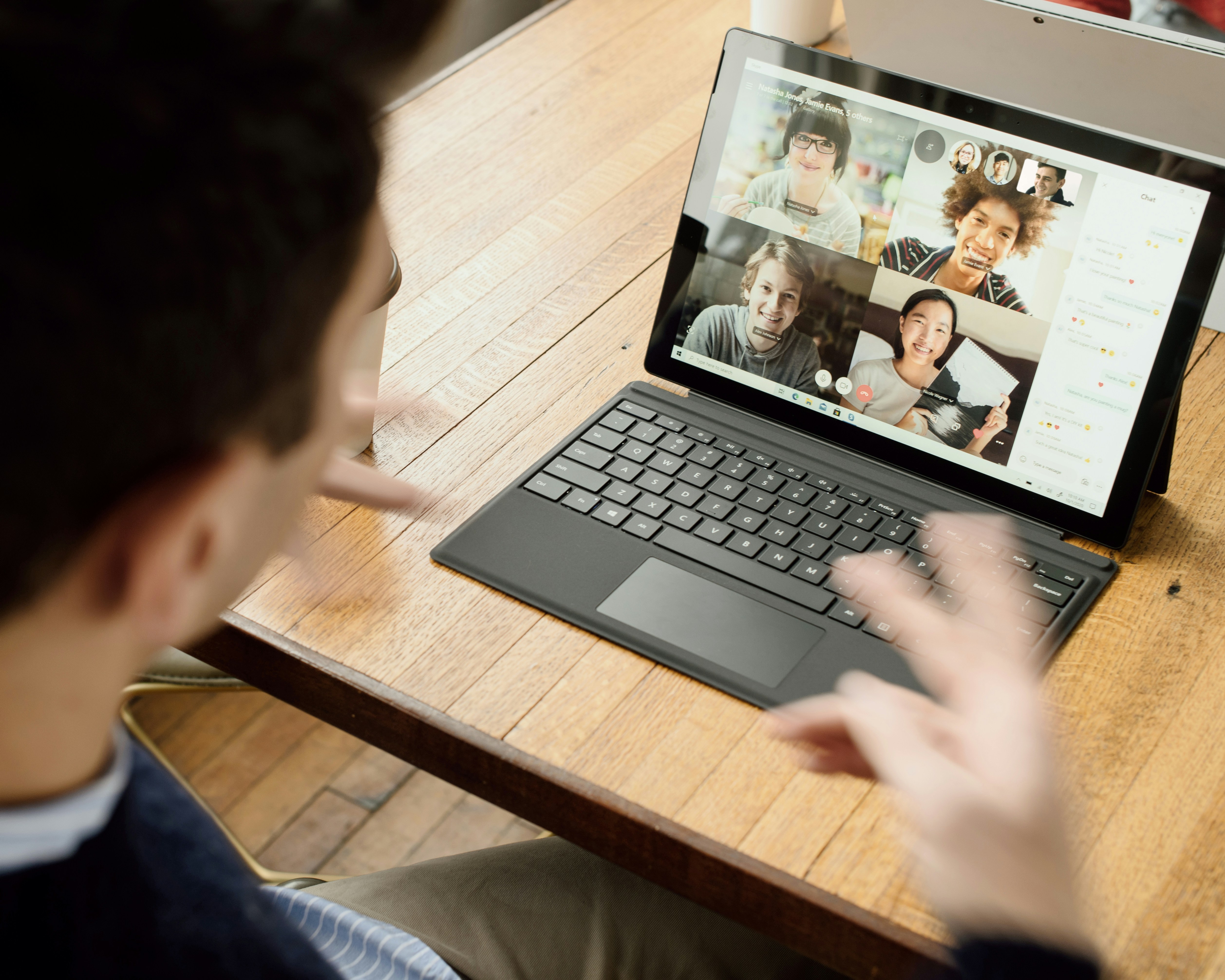 Talking in a virtual classroom online