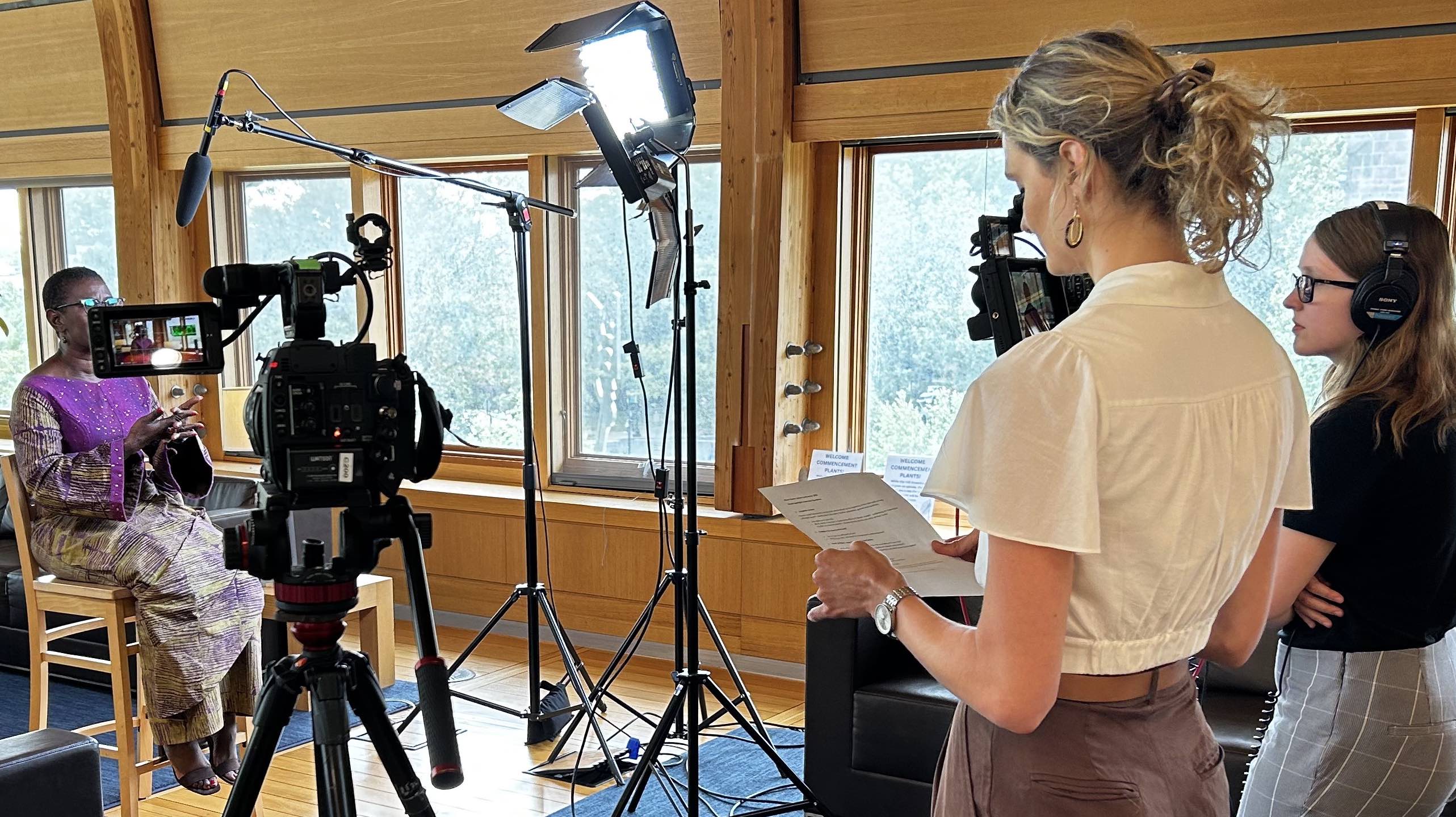 Interview in Kroon with camera, lights and microphone