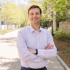 Headshot of Lucas Swineford, Executive Director, Digital Education at the Poorvu Center