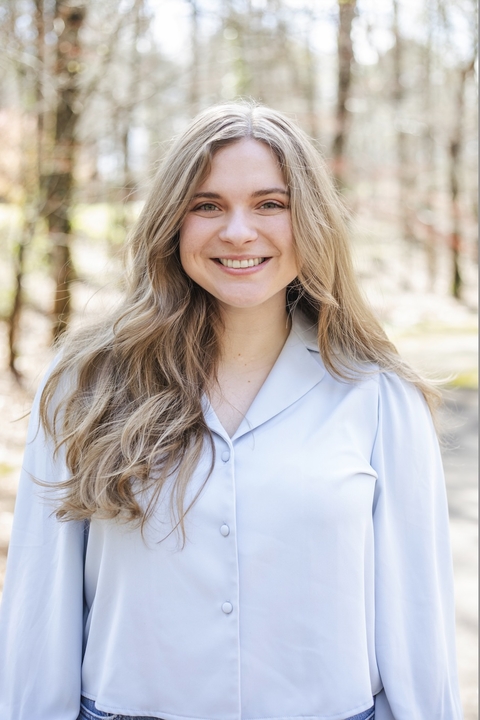 Headshot of Yale graduate student Chloe Smith