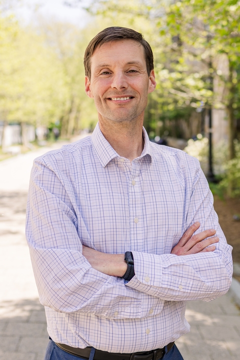 Headshot of Lucas Swineford, Executive Director, Digital Education at the Poorvu Center
