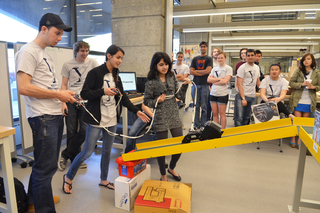 Students work with ROV.