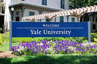 A sign on campus welcomes visitors to Yale