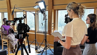 Interview in Kroon with camera, lights and microphone